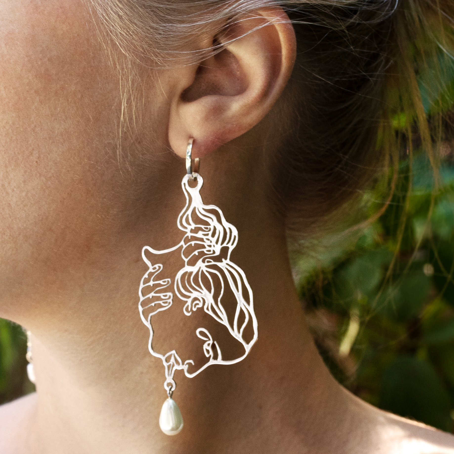 Silver earring with pearl by Nina Murashkina