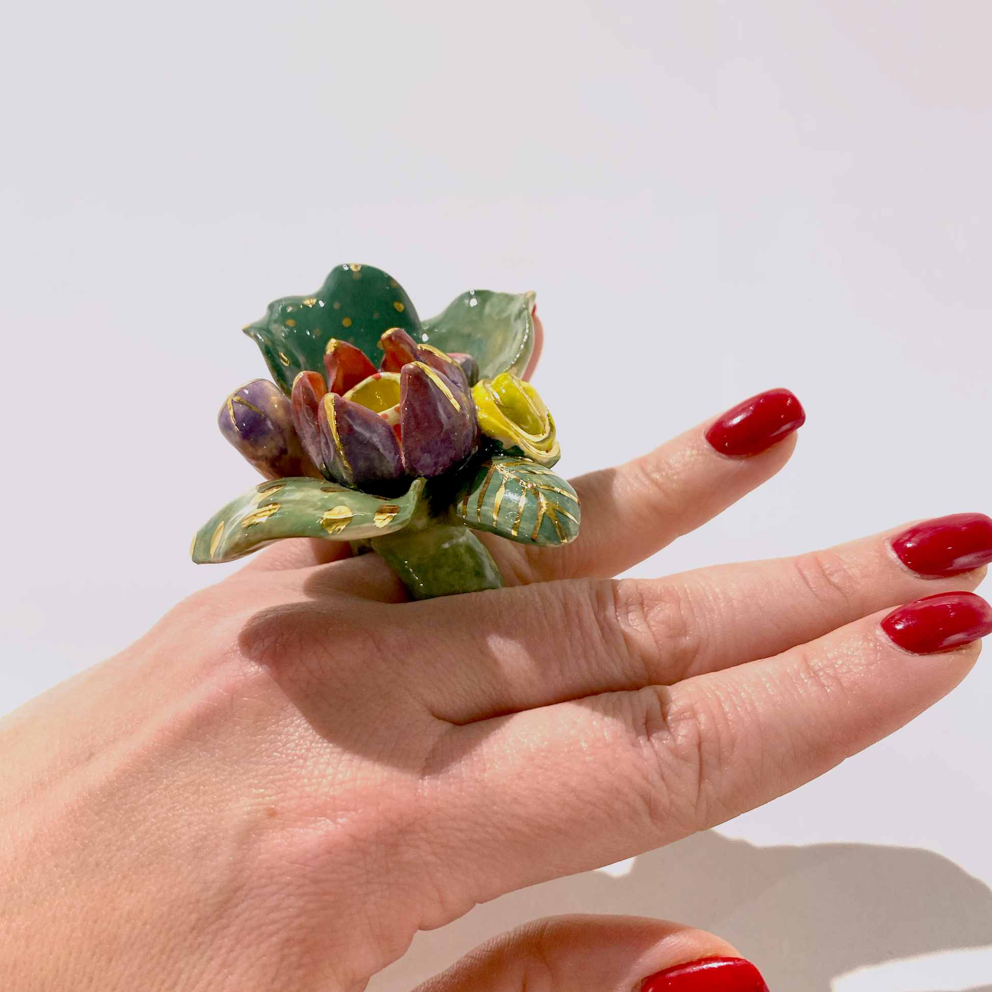 the ceramic elegant flowers ring by Yuliia Pylypchatina