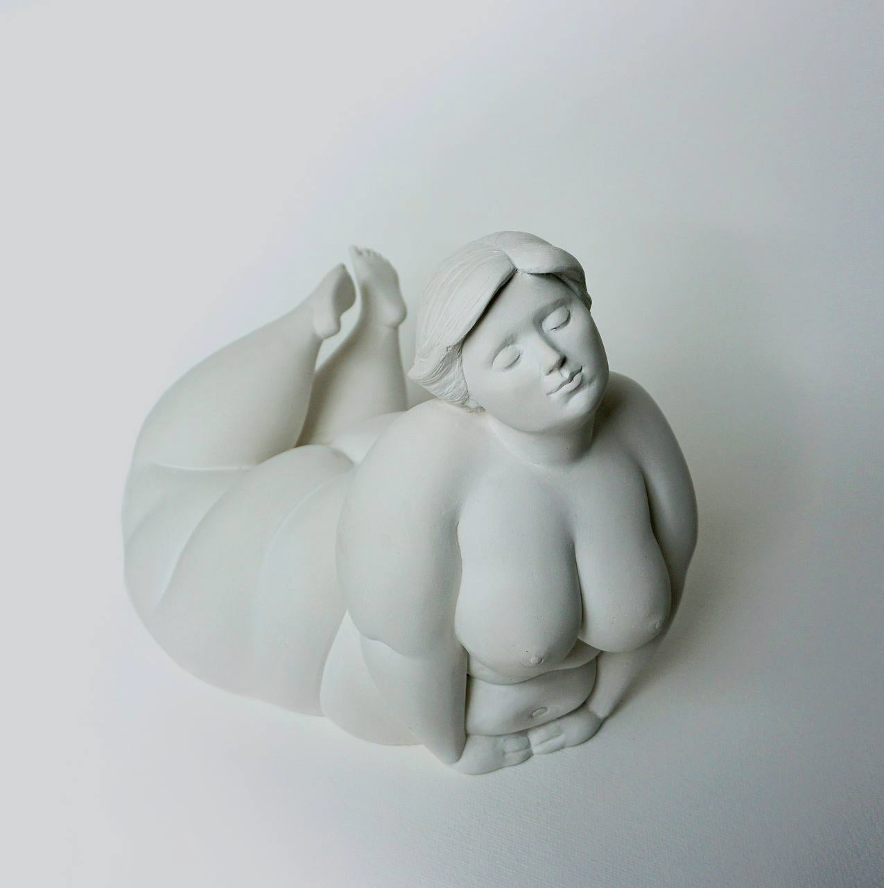 "What More Could I do for You" sculpture by contemporary Ukrainian sculptor  Tetiana Albitska-Kostomarova